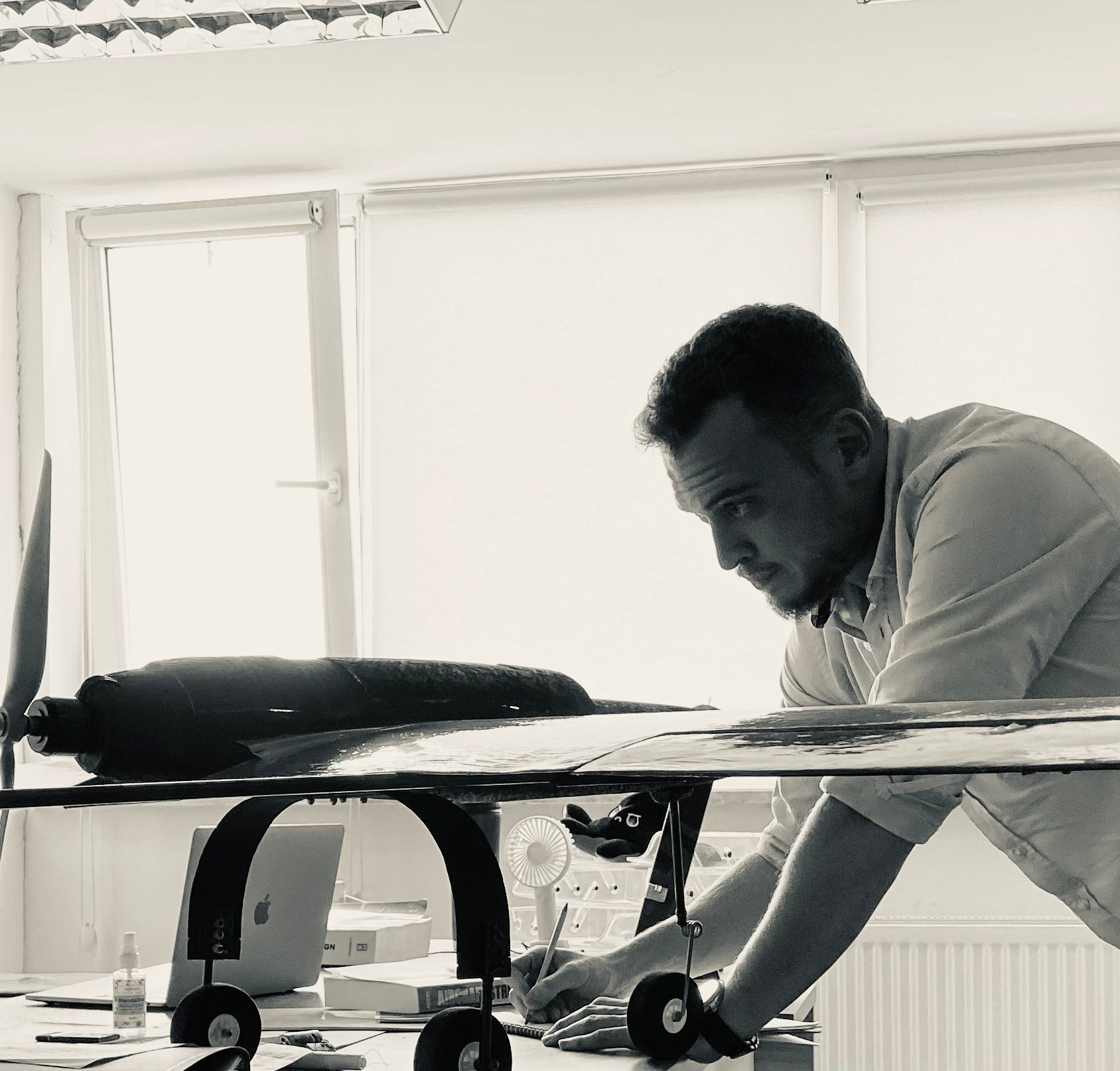 Emre Özbek working on a UAV at his desk